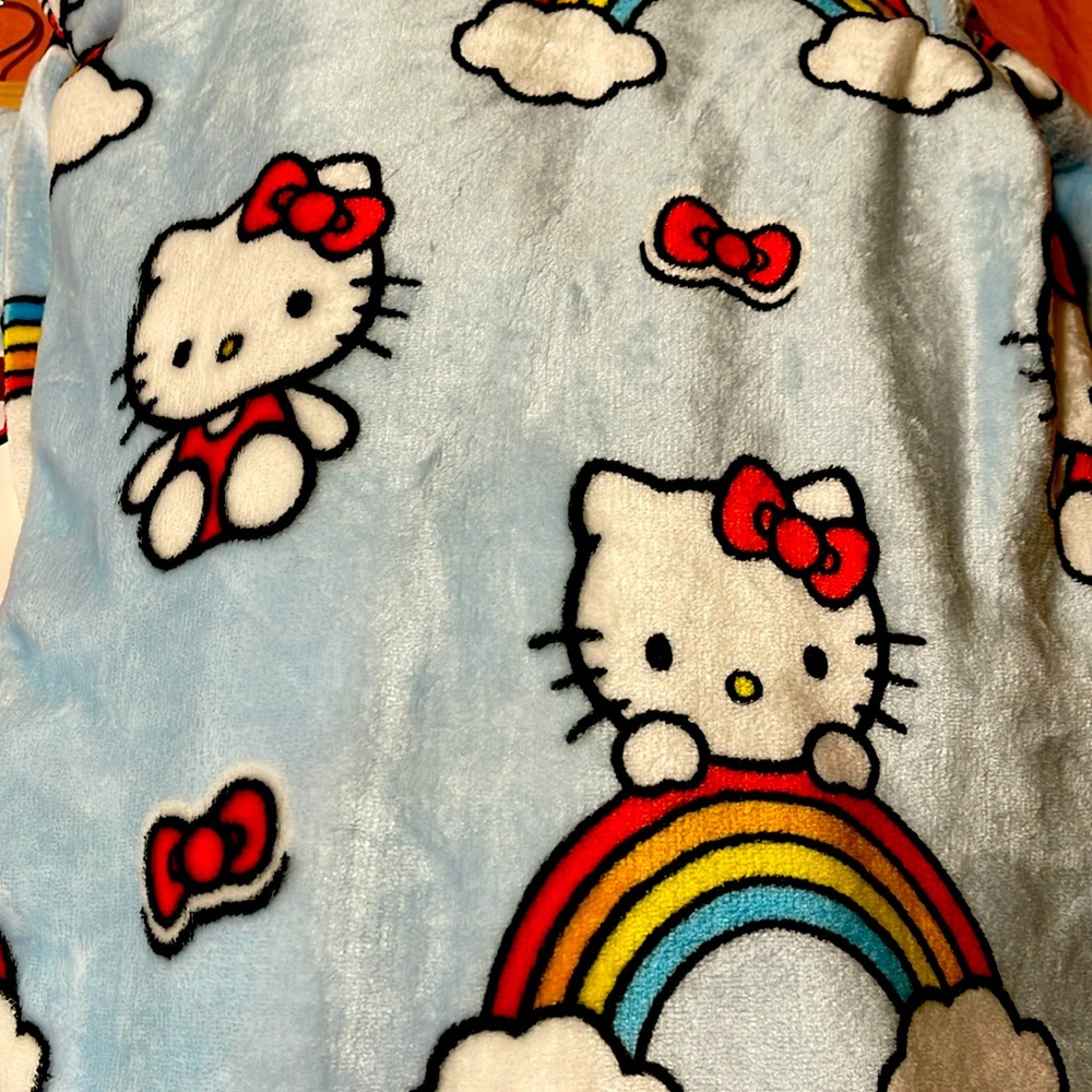 Hello kitty blanket , twin 60 Inch x 90 inch 
Twin cloud throw